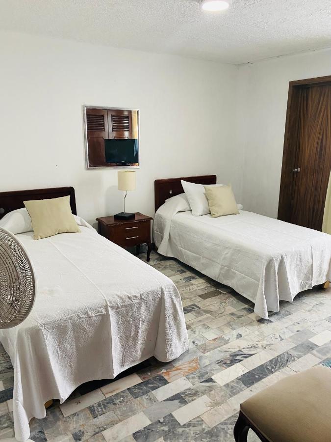 Hostal Guadalajara Cosmopolitan Providencia Bagian luar foto