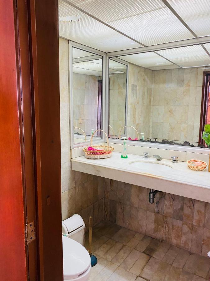Hostal Guadalajara Cosmopolitan Providencia Bagian luar foto