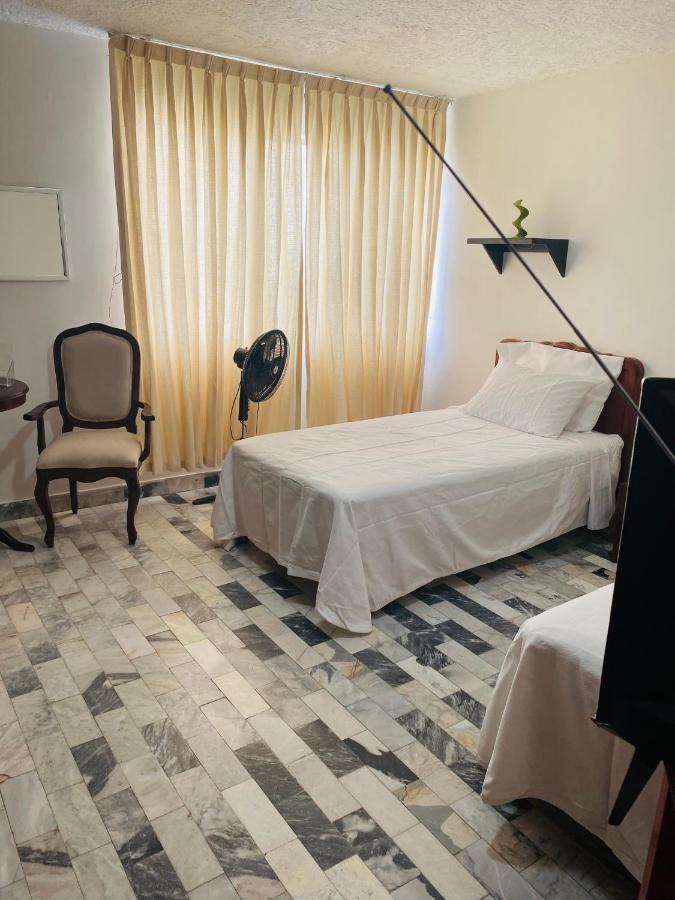 Hostal Guadalajara Cosmopolitan Providencia Bagian luar foto