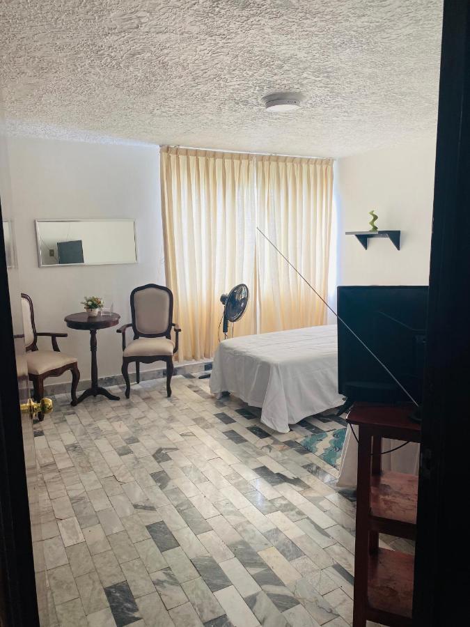 Hostal Guadalajara Cosmopolitan Providencia Bagian luar foto