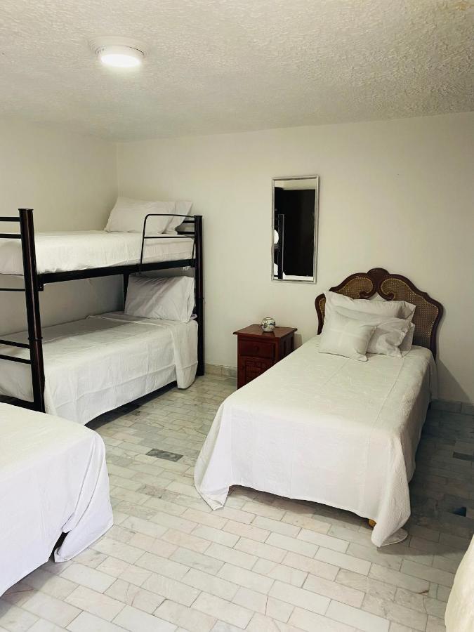 Hostal Guadalajara Cosmopolitan Providencia Bagian luar foto